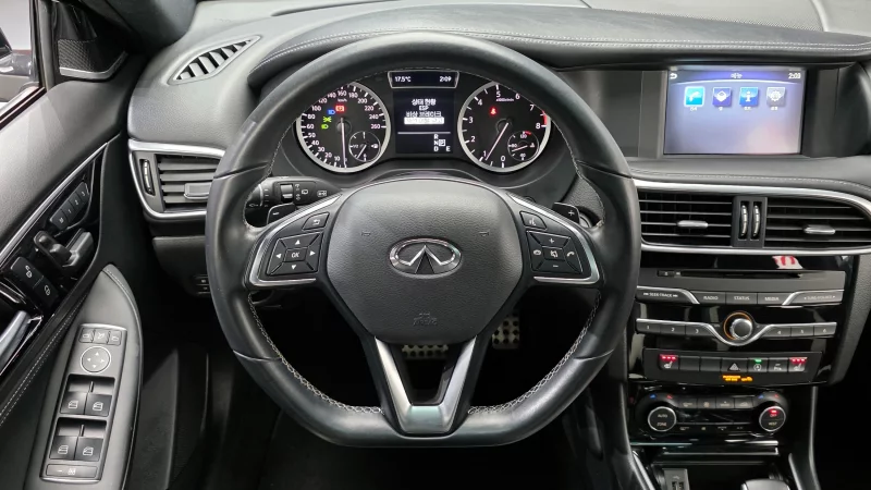 Infiniti Q30