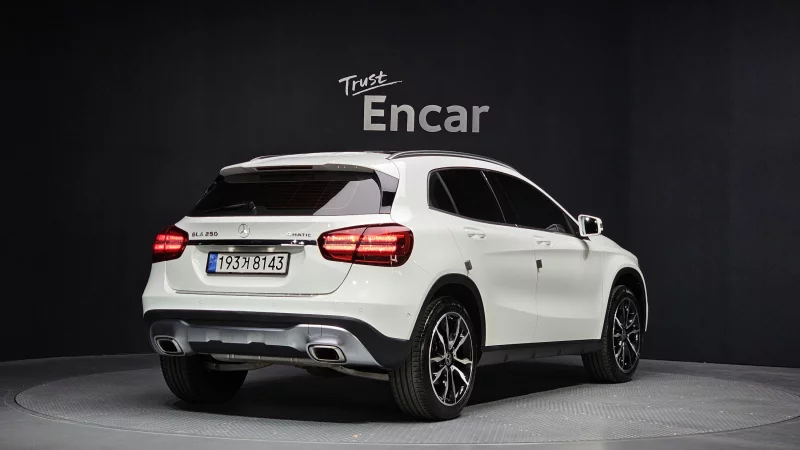 Mercedes-Benz GLA-Class
