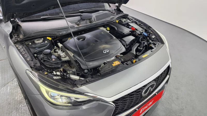 Infiniti Q30