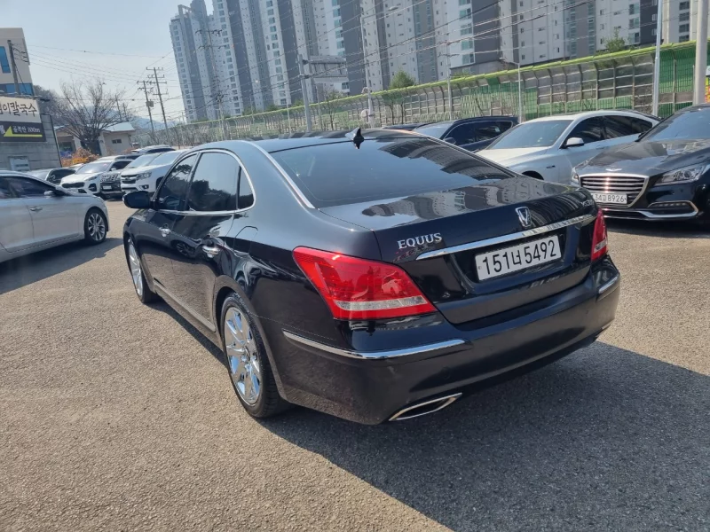 Hyundai Equus