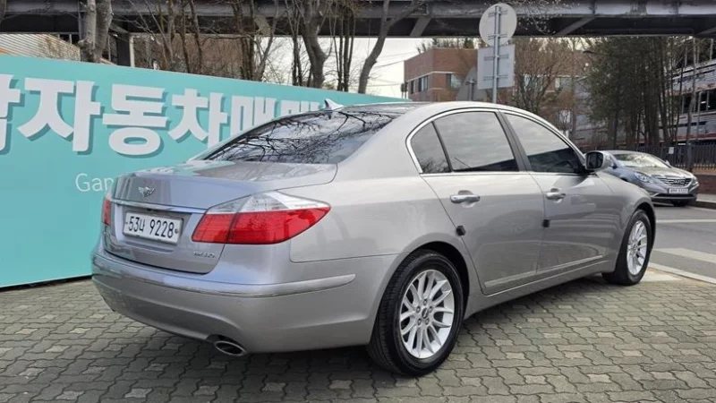 Hyundai Genesis