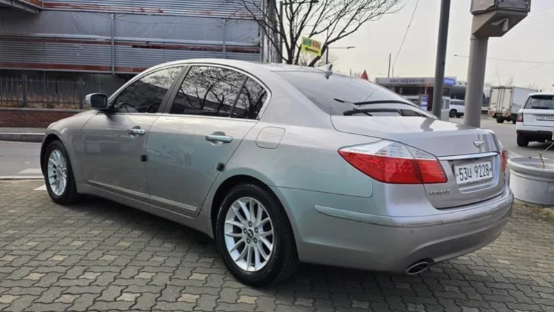 Hyundai Genesis