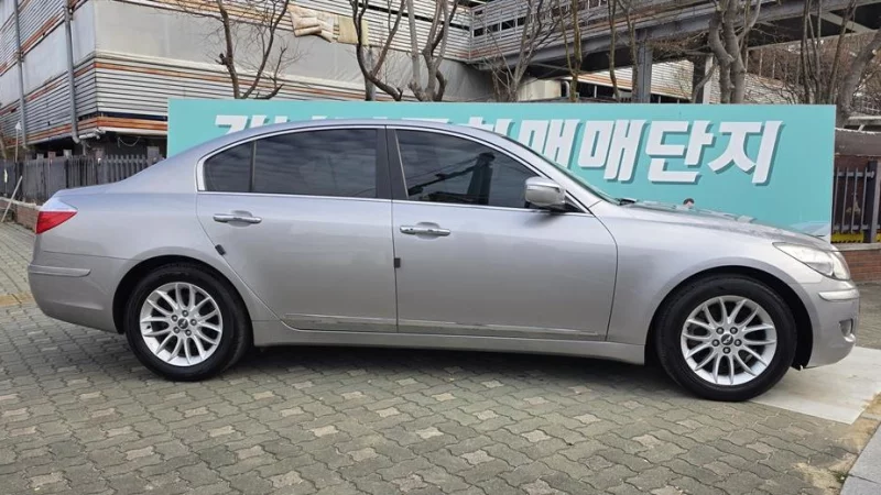 Hyundai Genesis