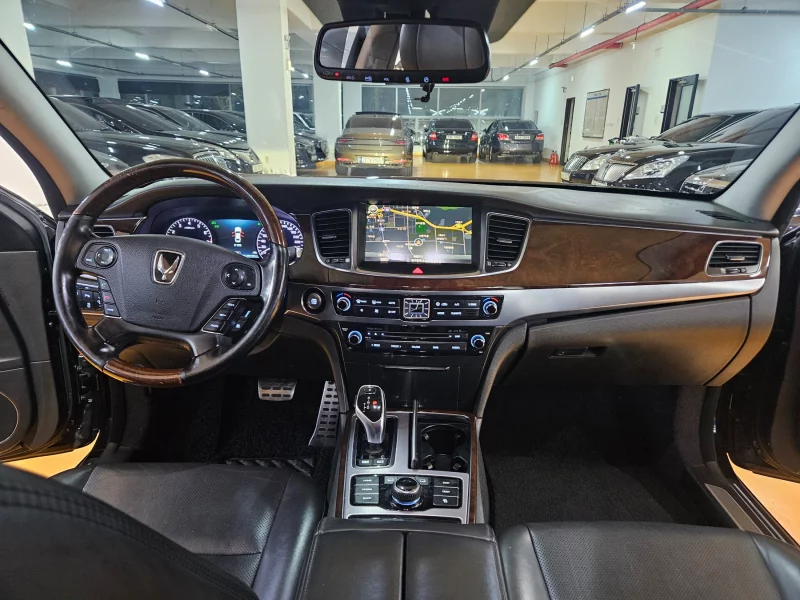 Hyundai Equus
