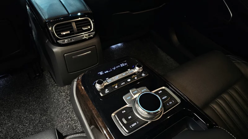 Genesis G90