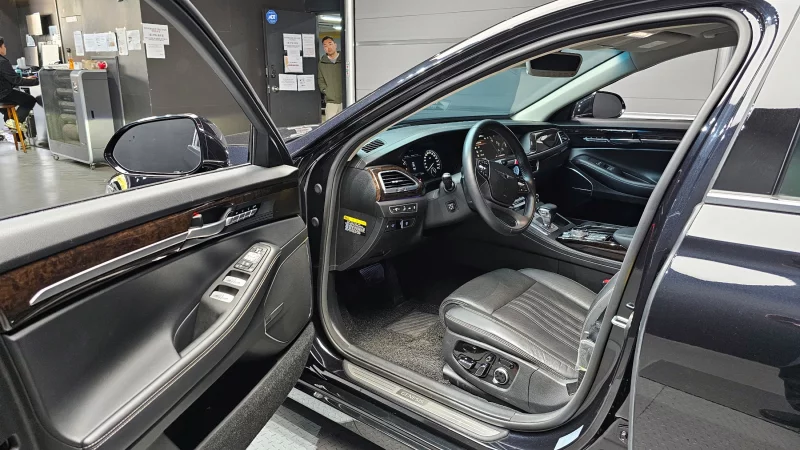Genesis G90