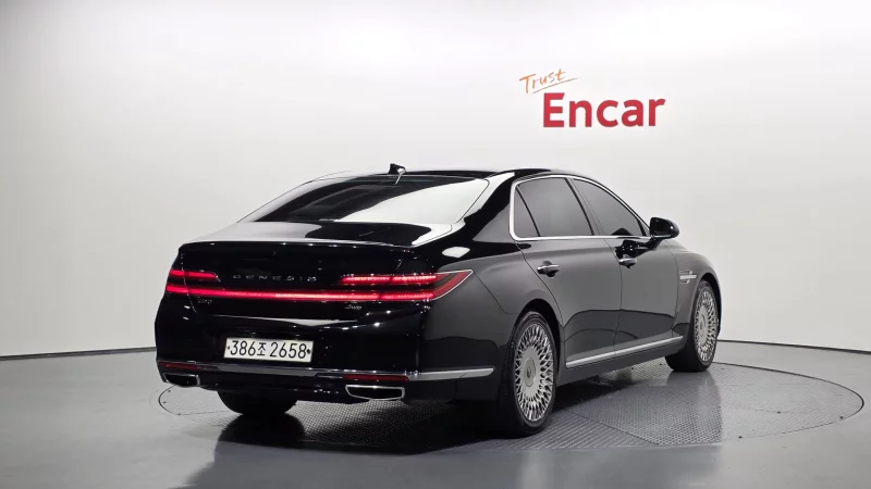 Genesis G90