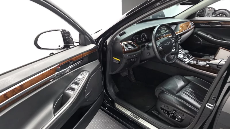 Genesis EQ900