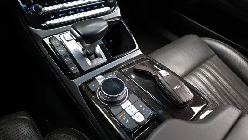 Genesis EQ900
