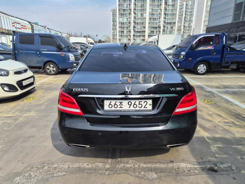 Hyundai Equus
