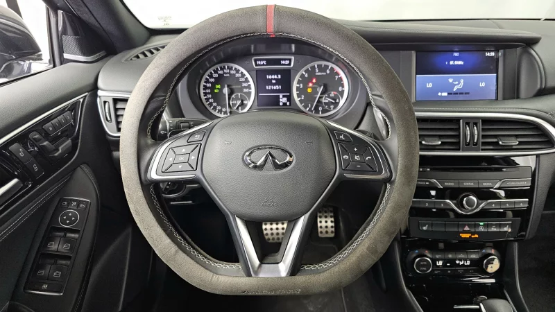 Infiniti Q30