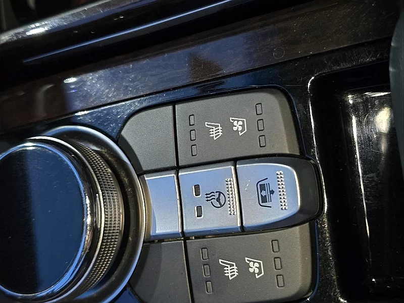 Genesis EQ900