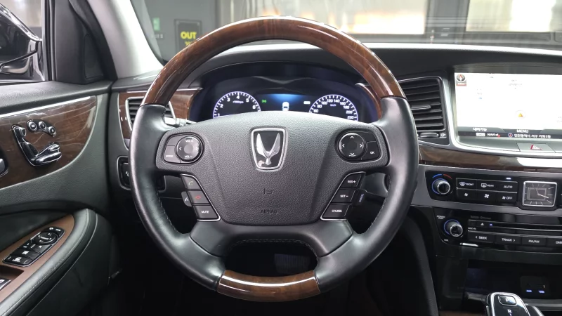 Hyundai Equus