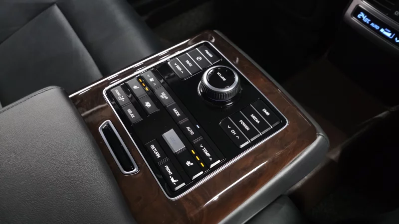Hyundai Equus