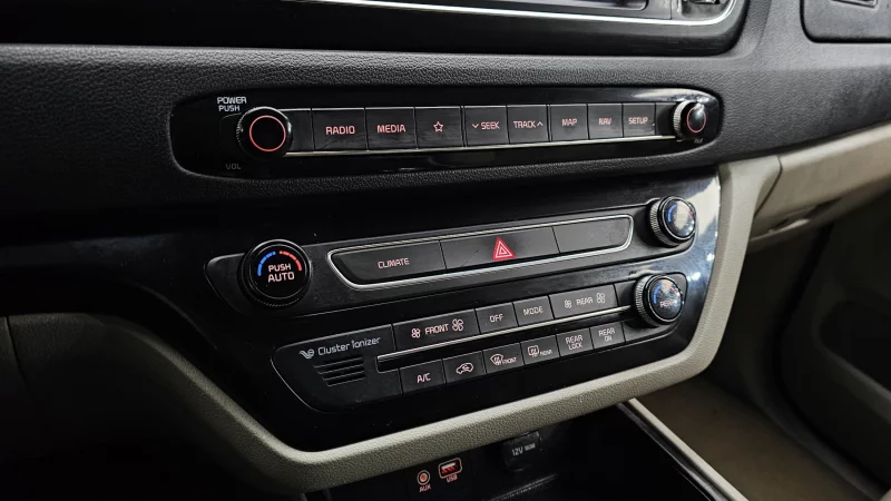 Kia Carnival