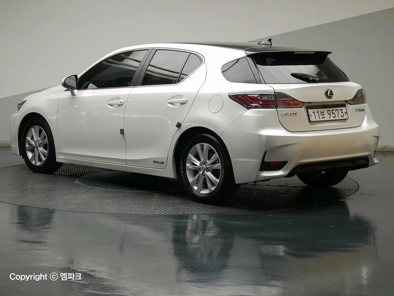 Lexus CT200h