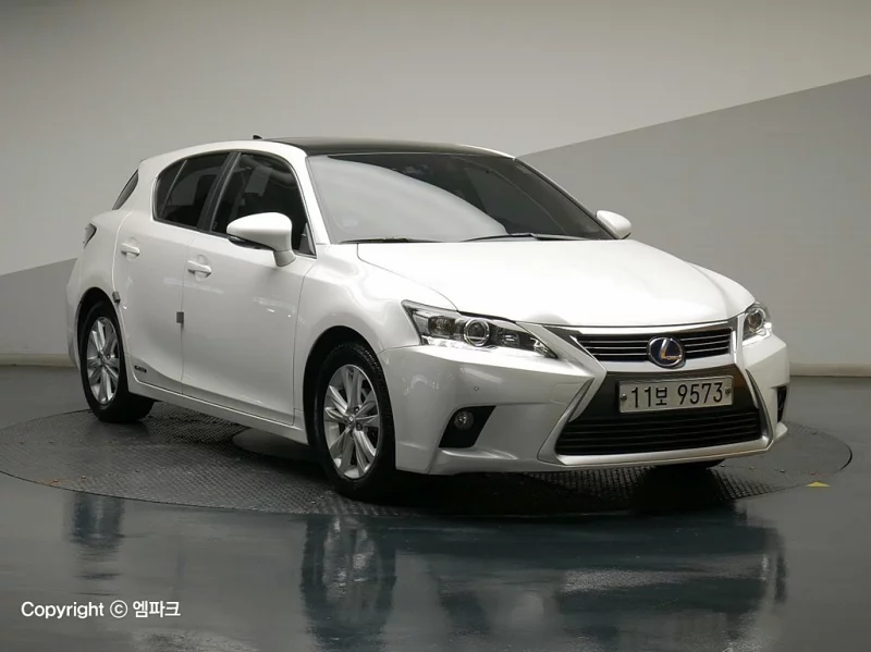 Lexus CT200h