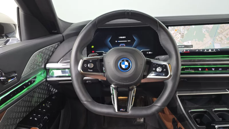 BMW i7