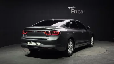 Renault SM6
