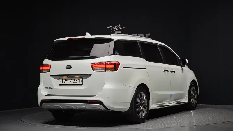 Kia Carnival