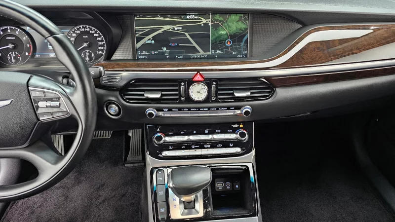 Genesis EQ900