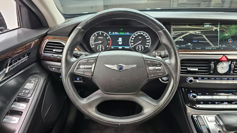 Genesis EQ900