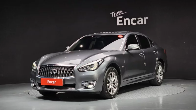 Infiniti Q70