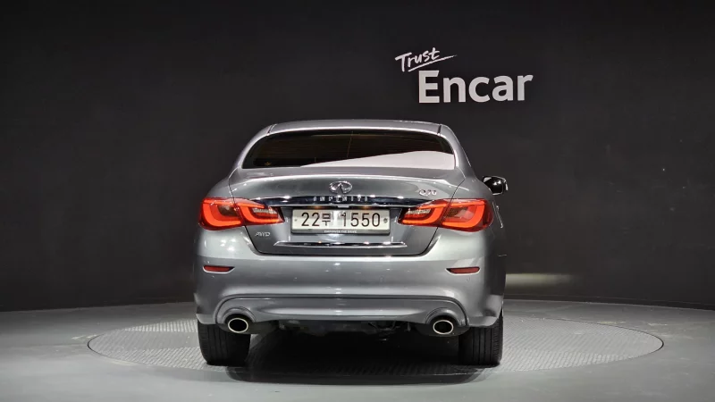 Infiniti Q70