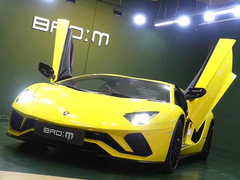 Lamborghini AVENTADOR