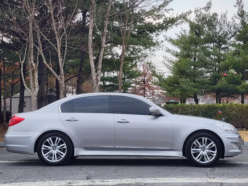 Hyundai Genesis