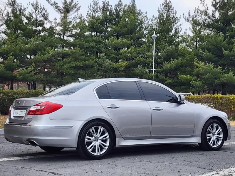 Hyundai Genesis