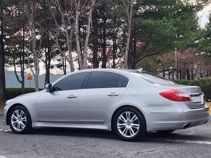 Hyundai Genesis