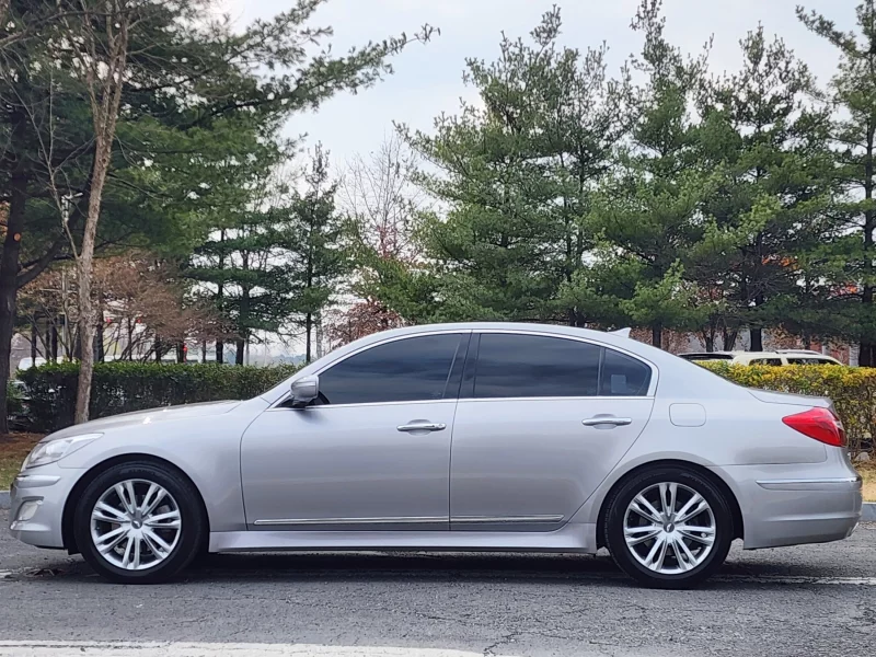 Hyundai Genesis