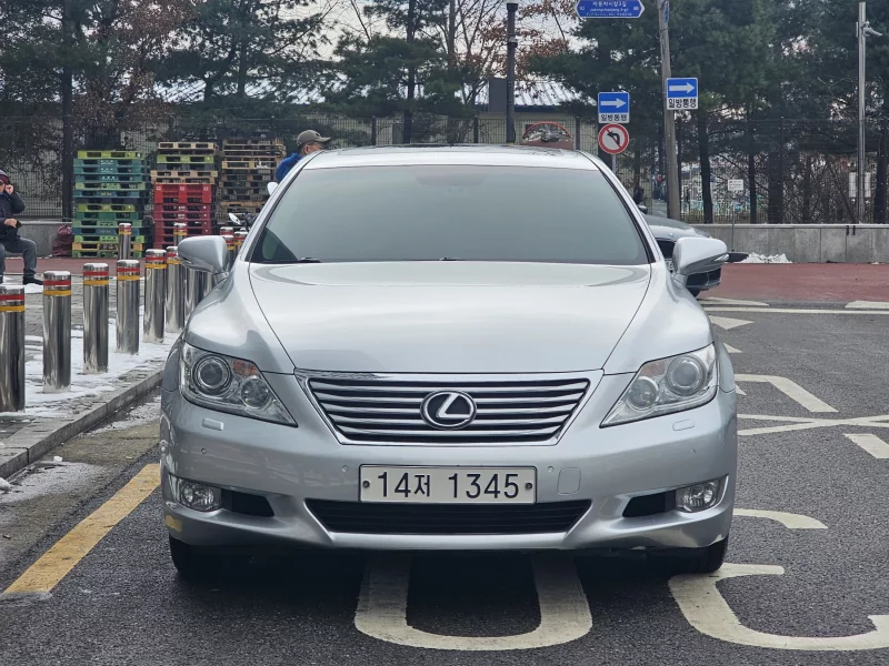 Lexus LS