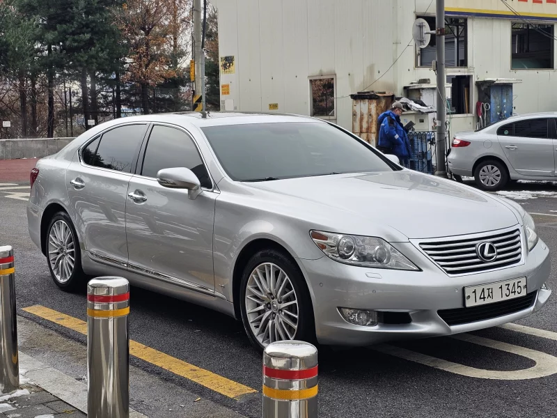 Lexus LS