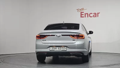 Renault SM6