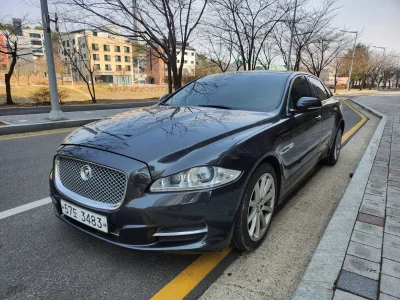 Jaguar XJ