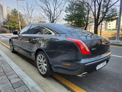 Jaguar XJ