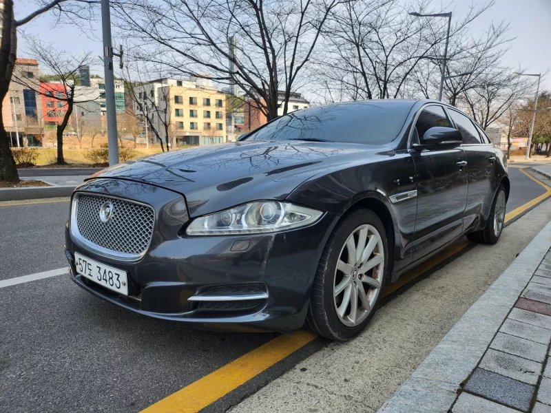 Jaguar XJ