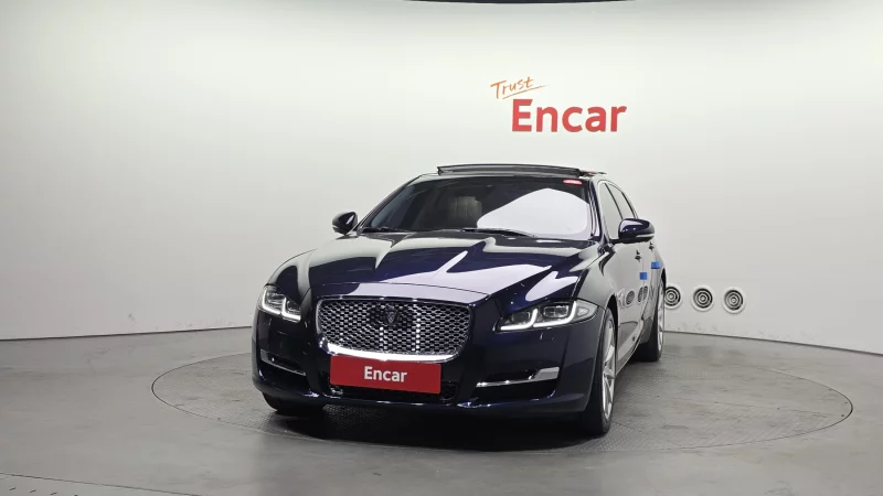 Jaguar XJ