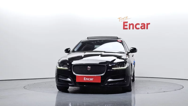 Jaguar XE