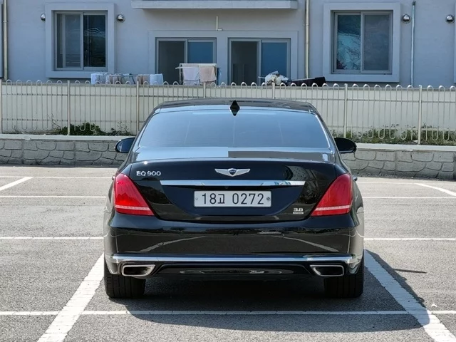 Genesis EQ900