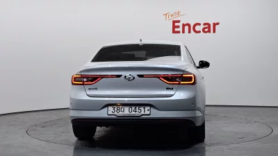 Renault SM6