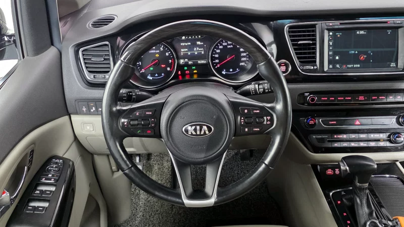 Kia Carnival