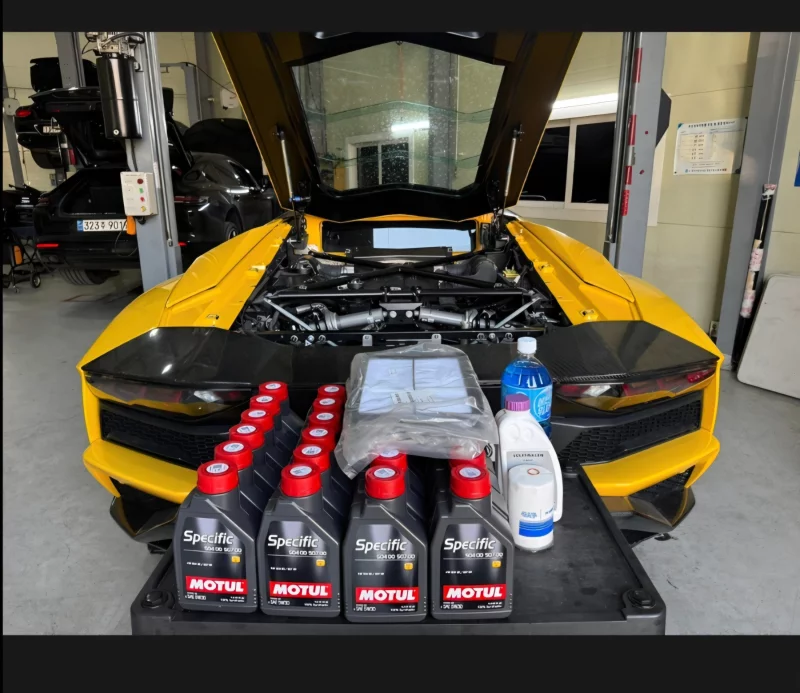 Lamborghini AVENTADOR