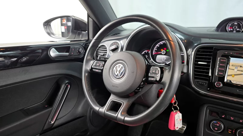 Volkswagen BEETLE