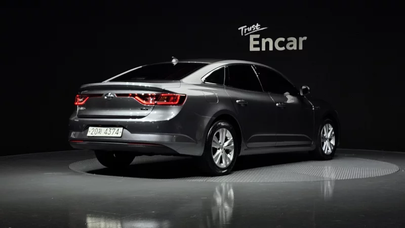 Renault SM6