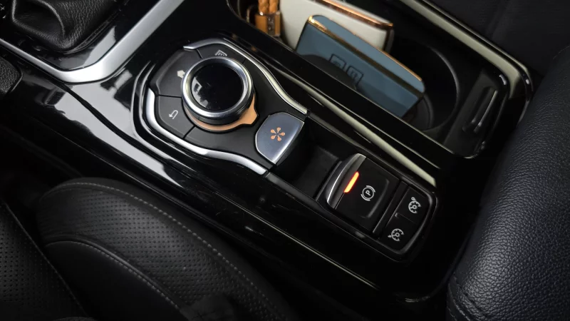 Renault SM6