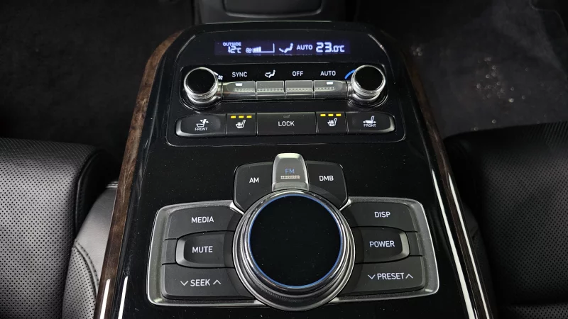 Genesis EQ900