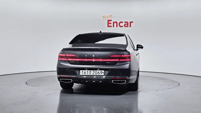 Genesis G90